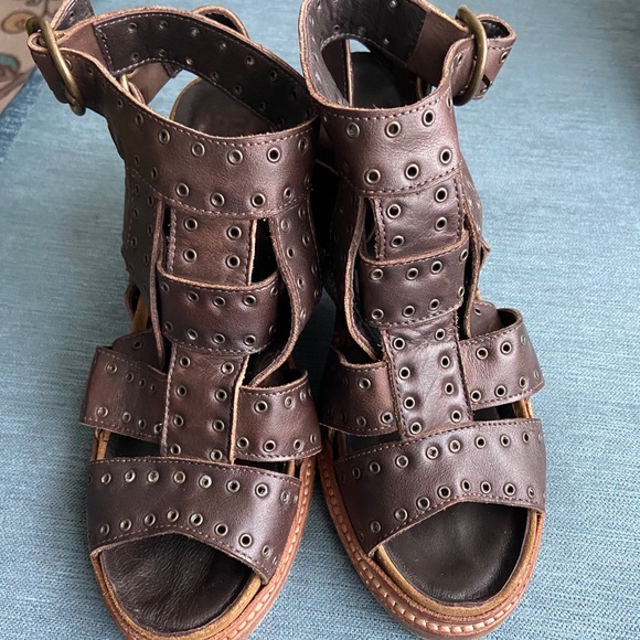 Area Forte Heels - Picture 2 of 4